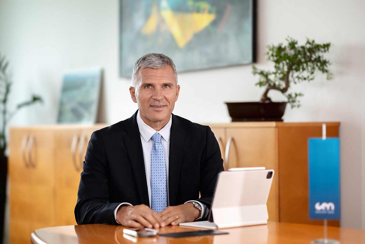 dr. Bruno Glaser